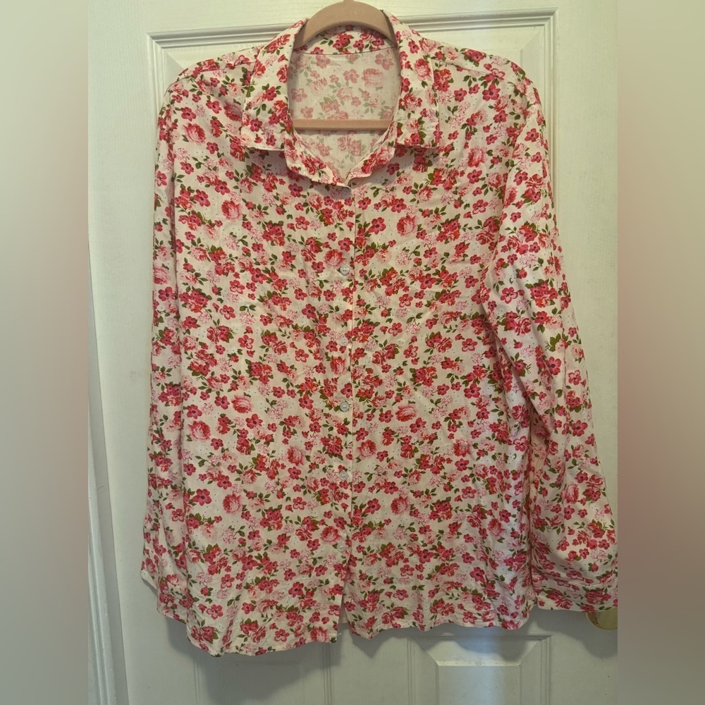 Pretty Lightweight Floral Spring Blouse